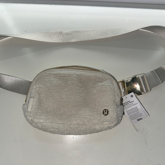 Lululemon Belt Bag - Picture 6 of 7